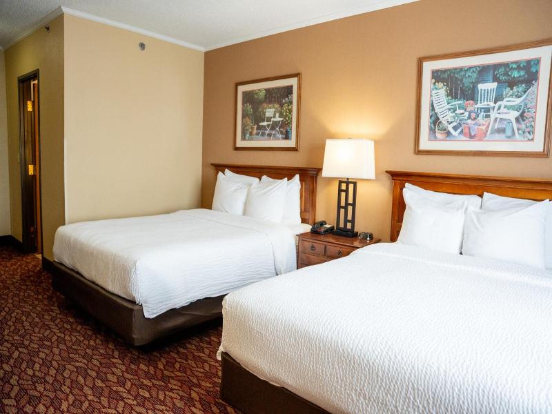 Coshocton Village Inn And Suites image