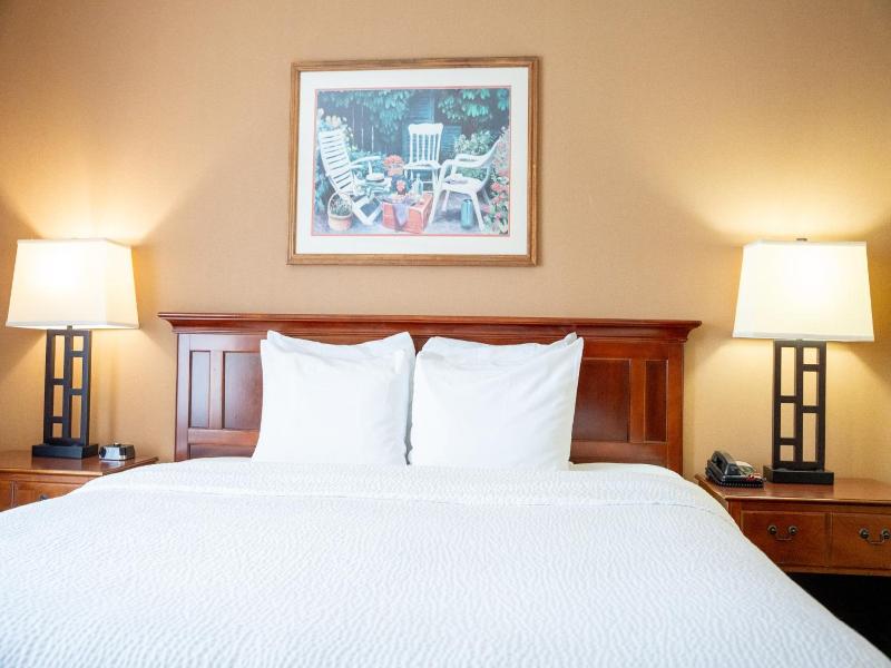 Coshocton Village Inn And Suites image