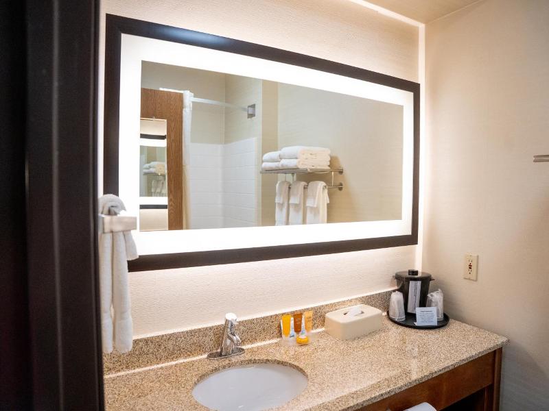 Coshocton Village Inn And Suites image