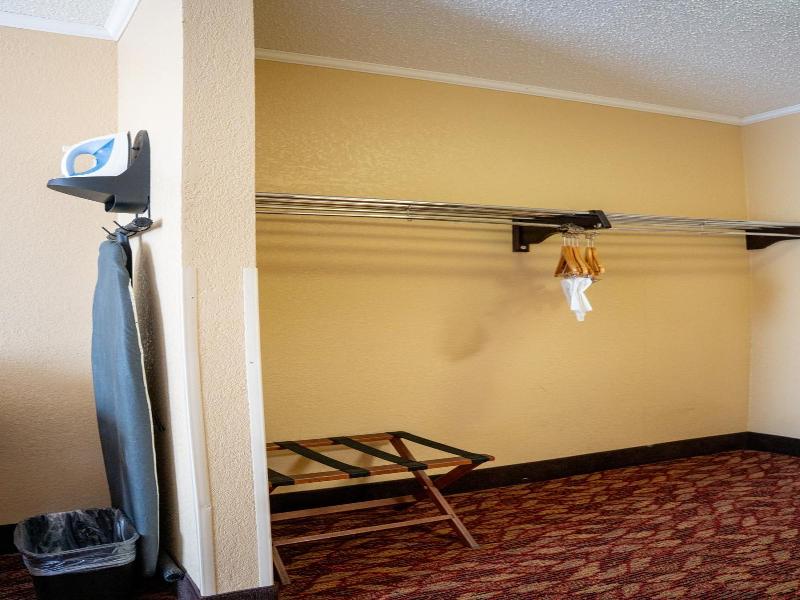 Coshocton Village Inn And Suites image