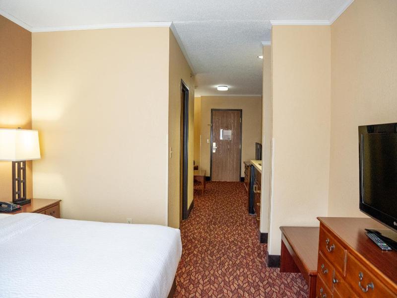Coshocton Village Inn And Suites image