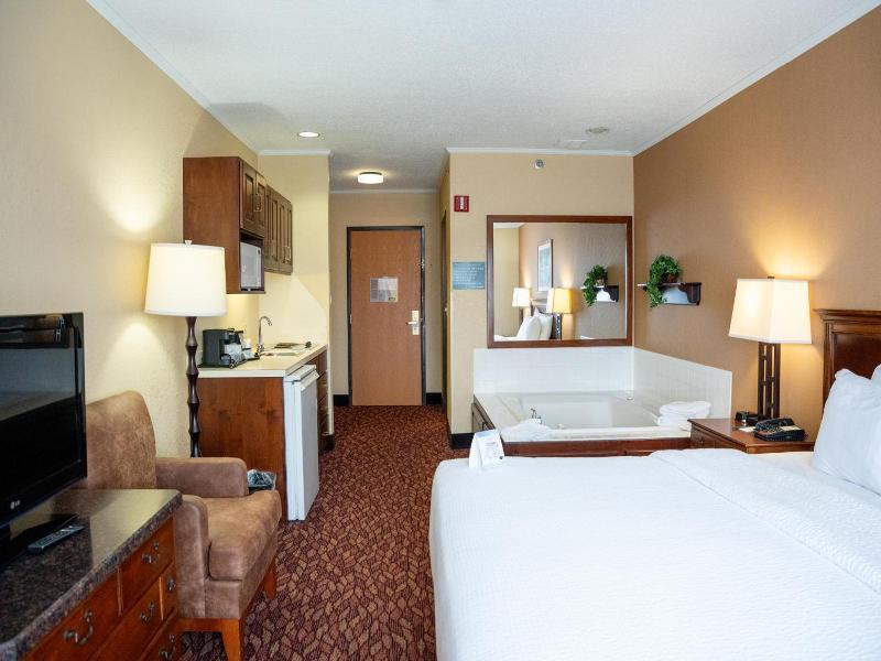 Coshocton Village Inn And Suites image