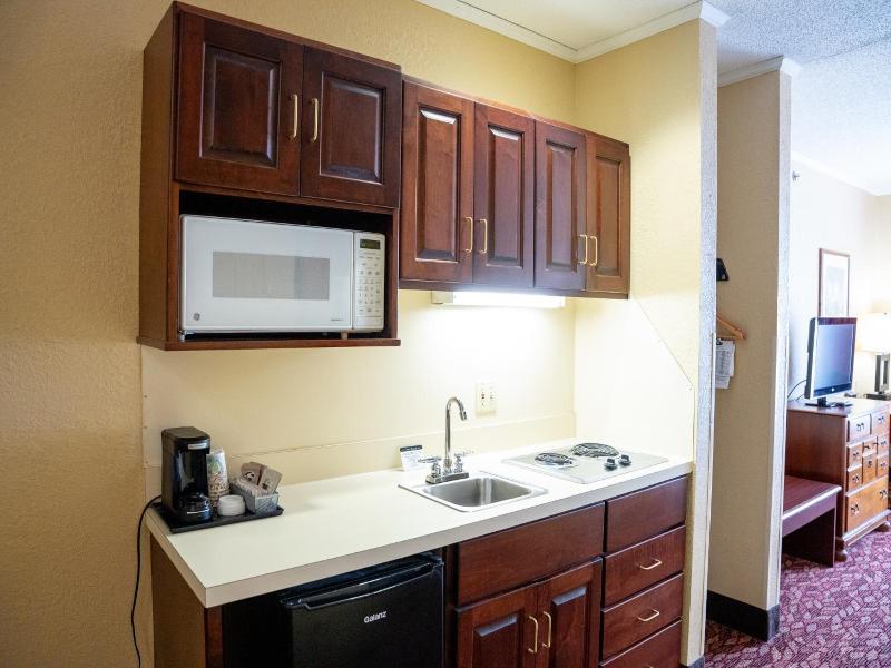 Coshocton Village Inn And Suites image