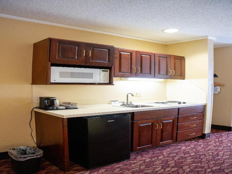 Coshocton Village Inn And Suites image