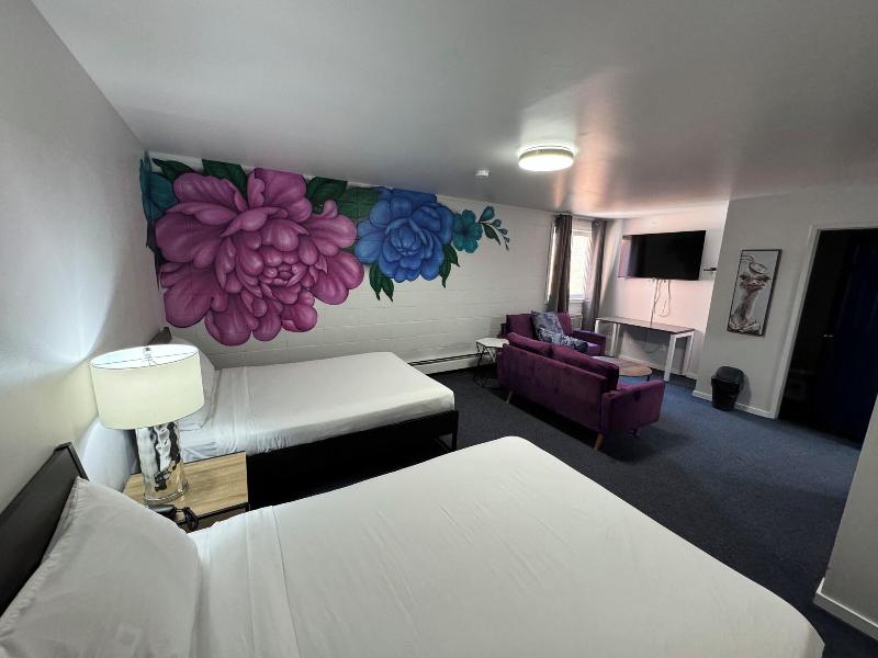 Commercial Hotel image