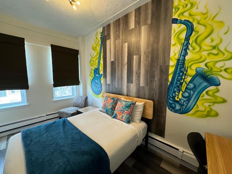 Commercial Hotel image