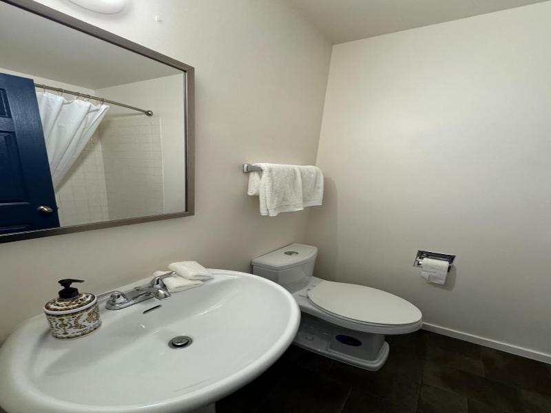 Commercial Hotel image