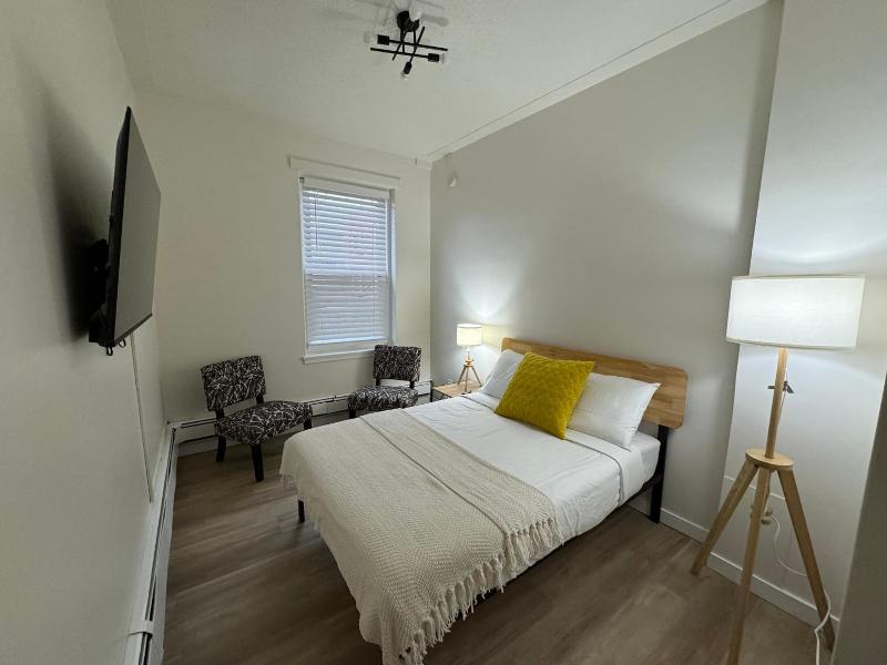Commercial Hotel image