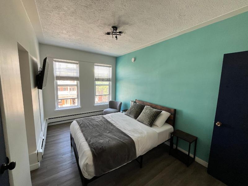 Commercial Hotel image