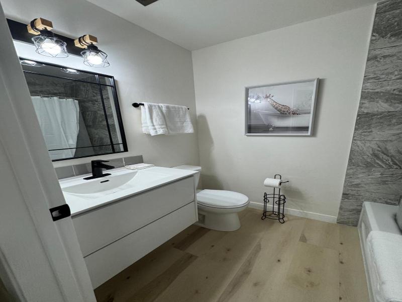 Commercial Hotel image
