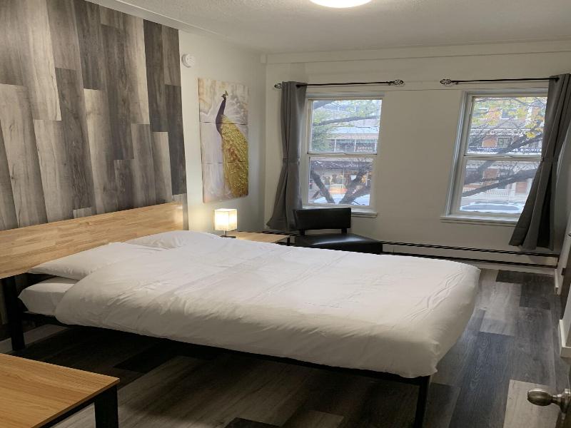 Commercial Hotel image