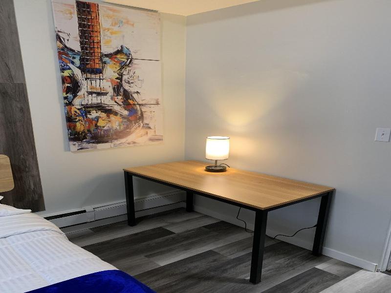 Commercial Hotel image