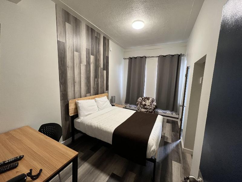 Commercial Hotel image