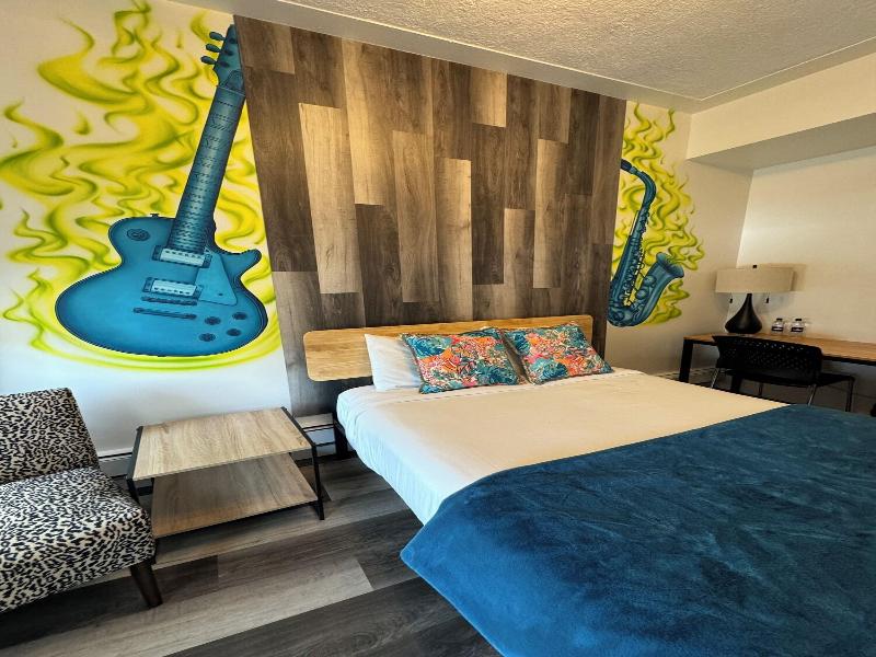 Commercial Hotel image