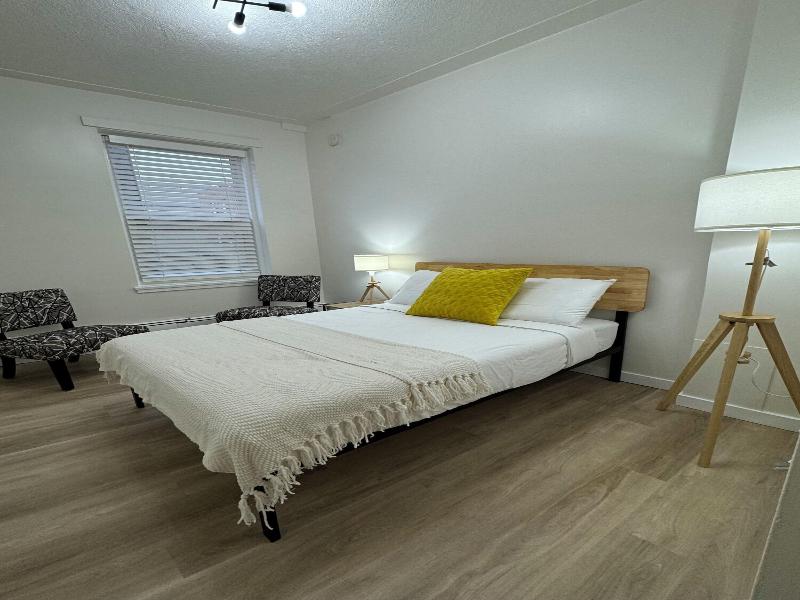 Commercial Hotel image