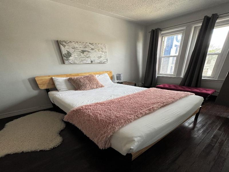 Commercial Hotel image