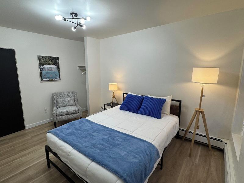 Commercial Hotel image