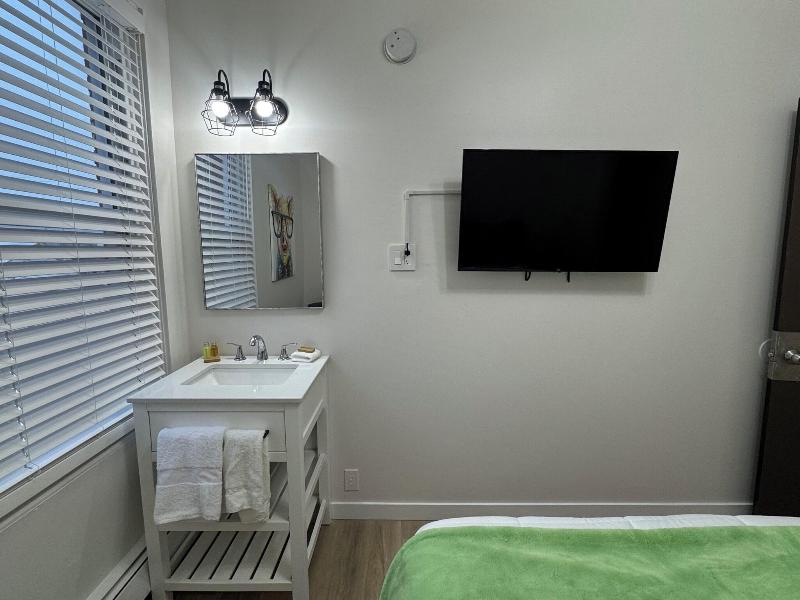 Commercial Hotel image