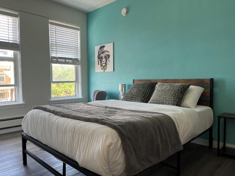 Commercial Hotel image