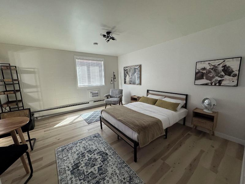 Commercial Hotel image