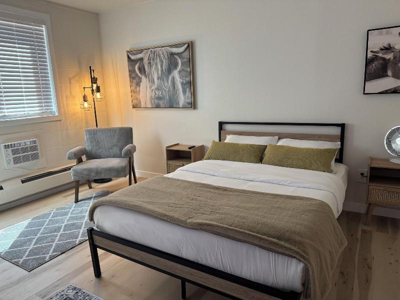 Commercial Hotel image