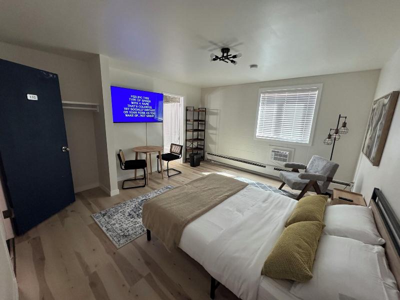 Commercial Hotel image
