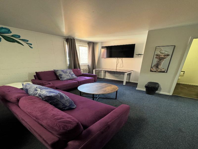 Commercial Hotel image