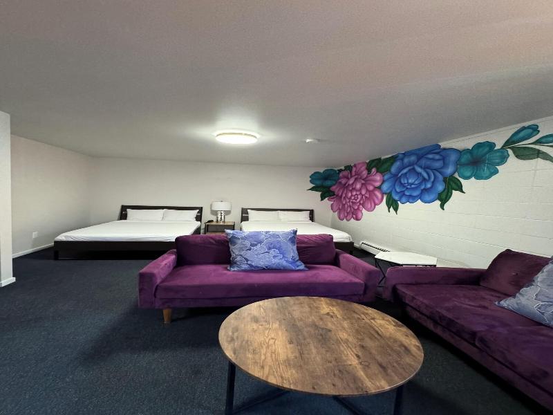 Commercial Hotel image