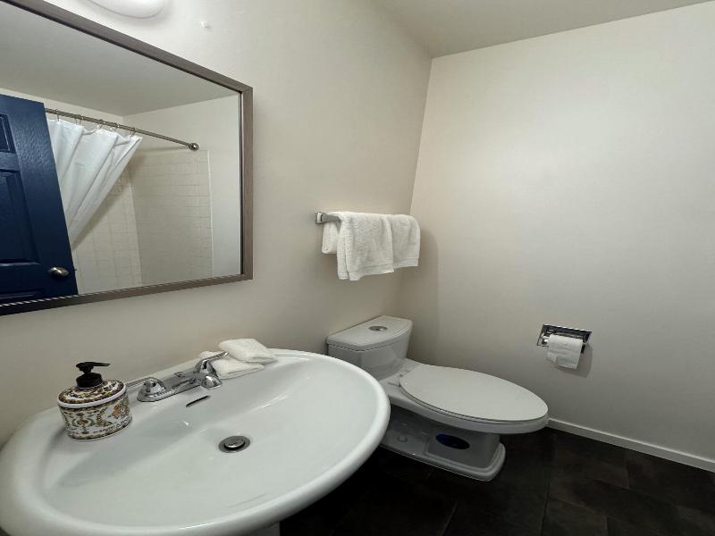 Commercial Hotel image
