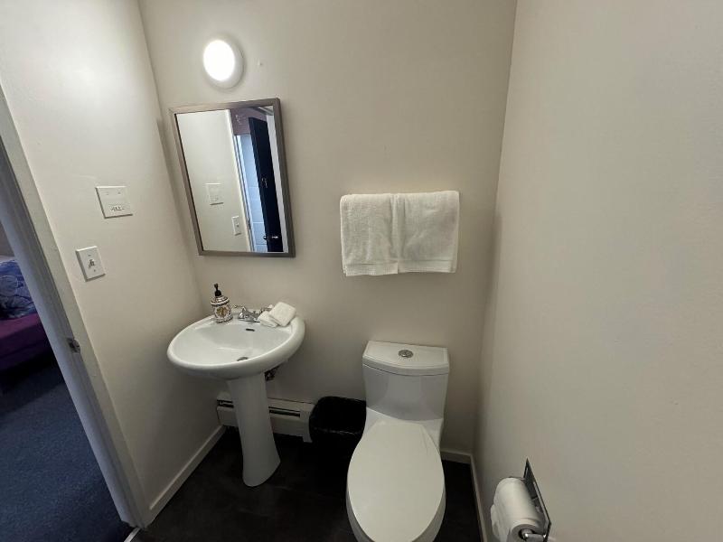 Commercial Hotel image