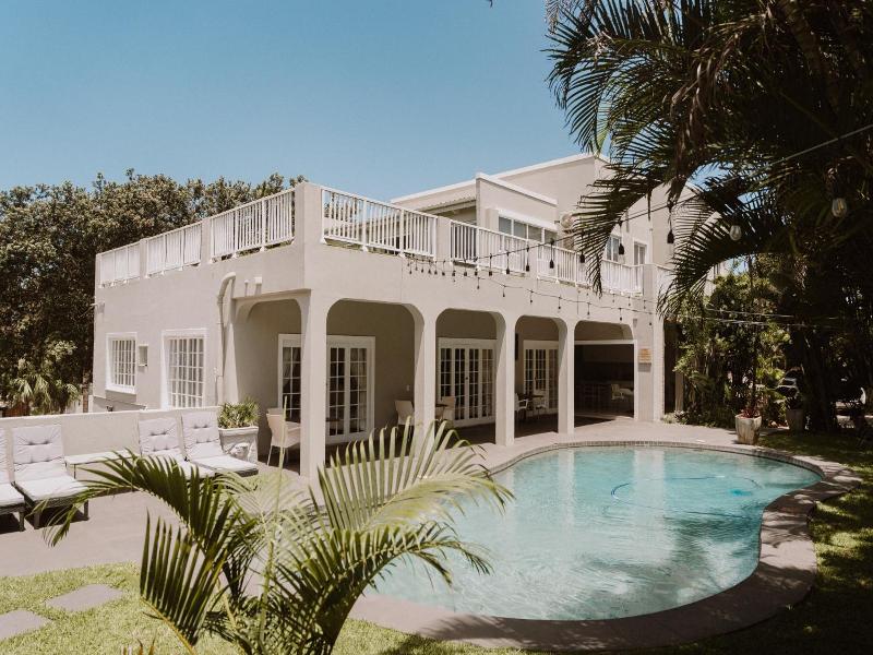 Caza Beach Guesthouse image