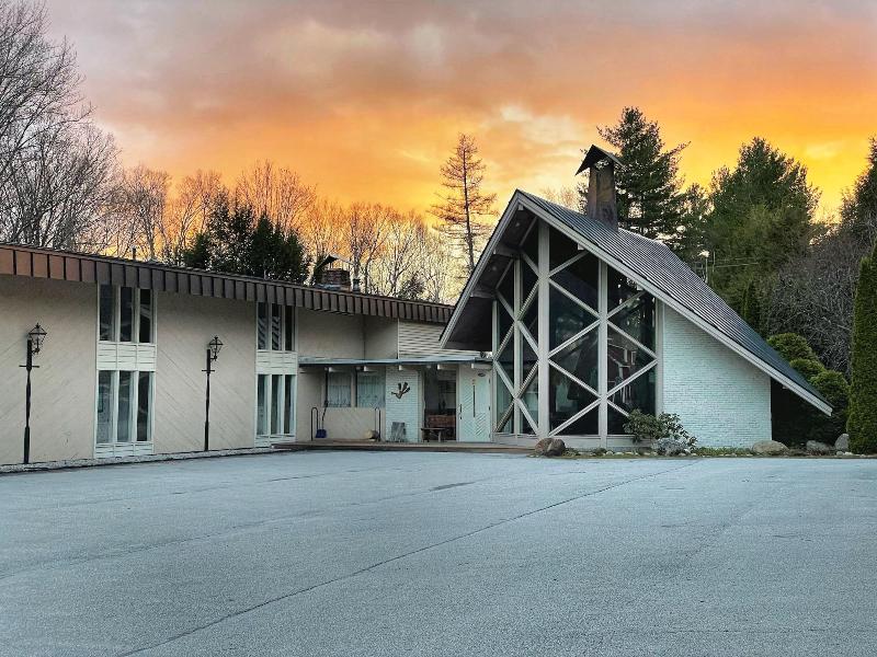 Toll Road Inn image