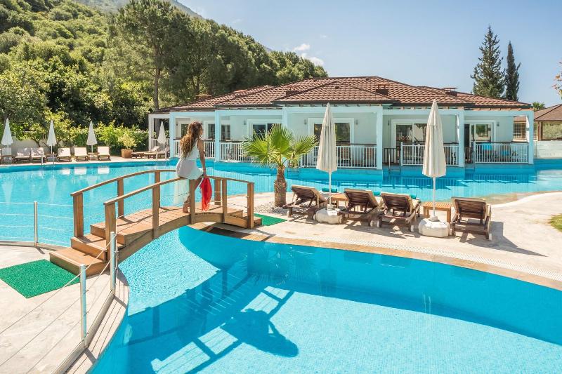Mozaik Swim Up Hotel And Apartments image
