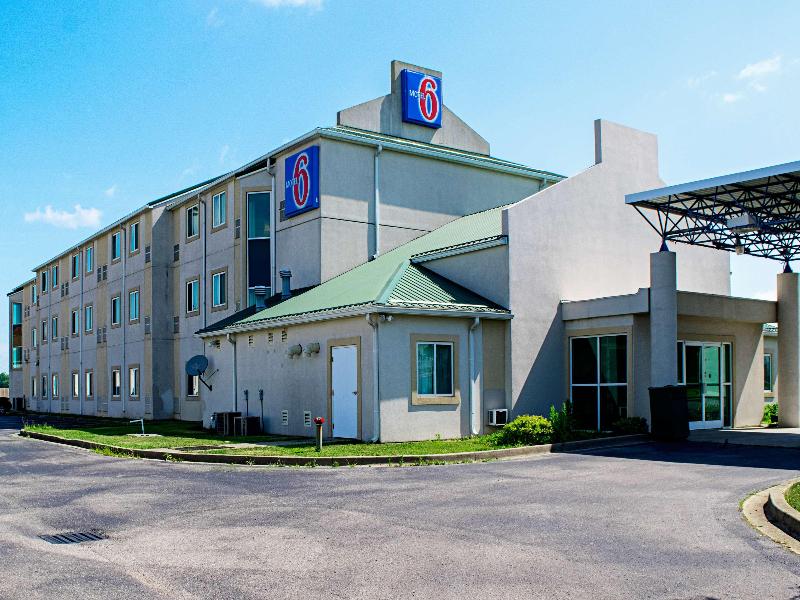 Motel 6 Seymour, IN - North image