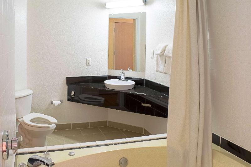 Motel 6 Seymour, IN - North image
