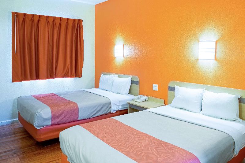 Motel 6 Seymour, IN - North image