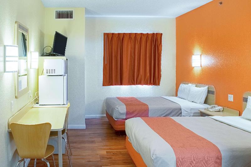 Motel 6 Seymour, IN - North image