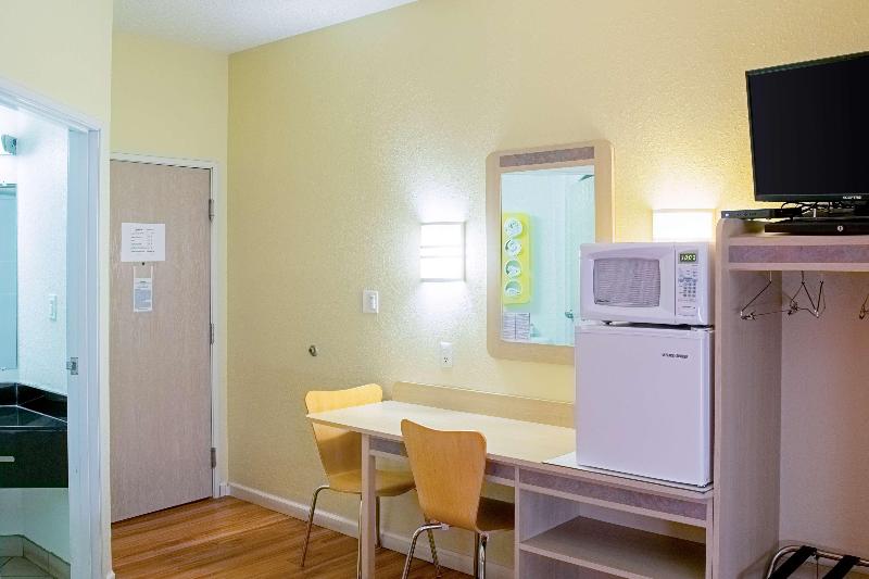 Motel 6 Seymour, IN - North image