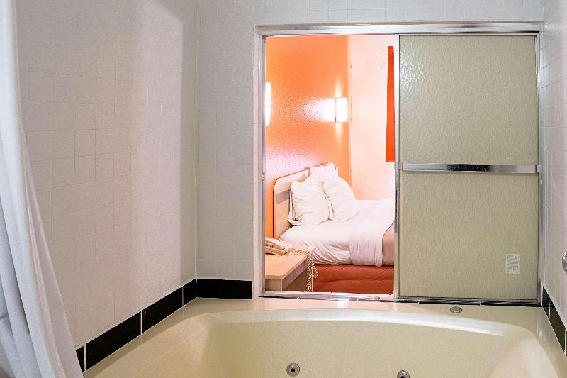 Motel 6 Seymour, IN - North image