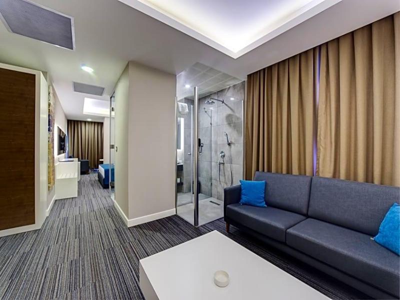 The Menord Hotel image
