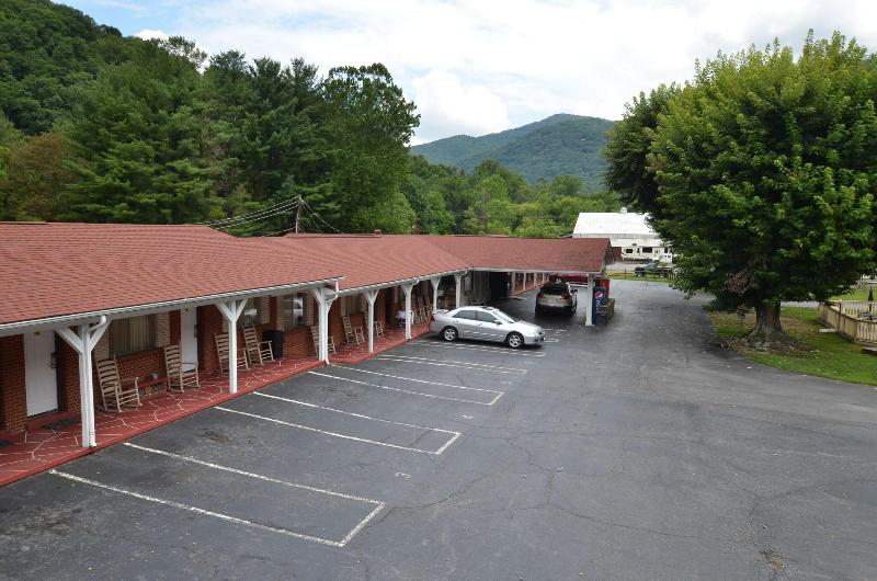 Travelowe's Motel image