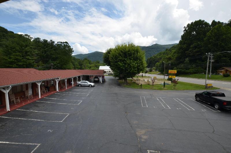 Travelowe's Motel image