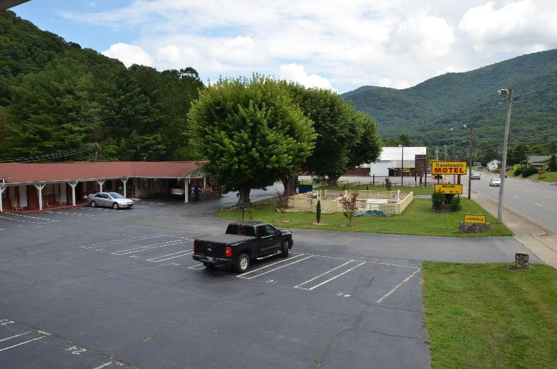 Travelowe's Motel image