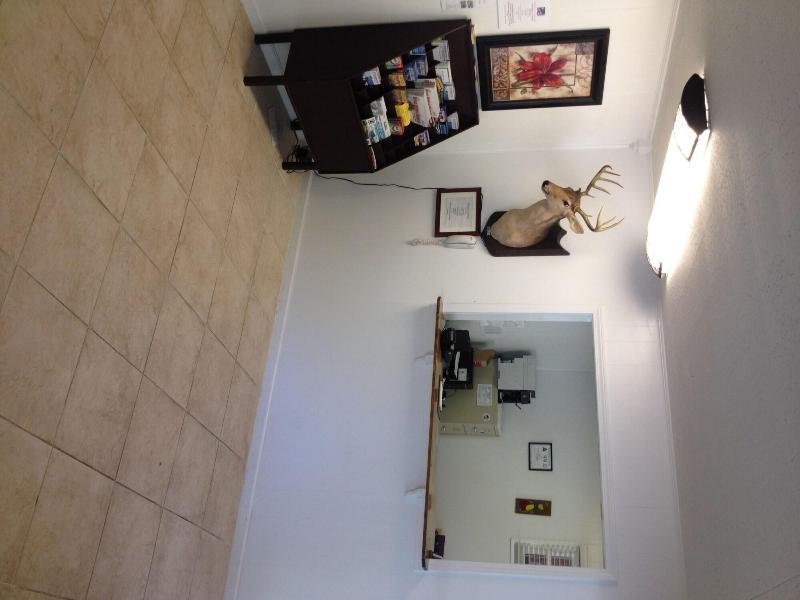 Travelowe's Motel image