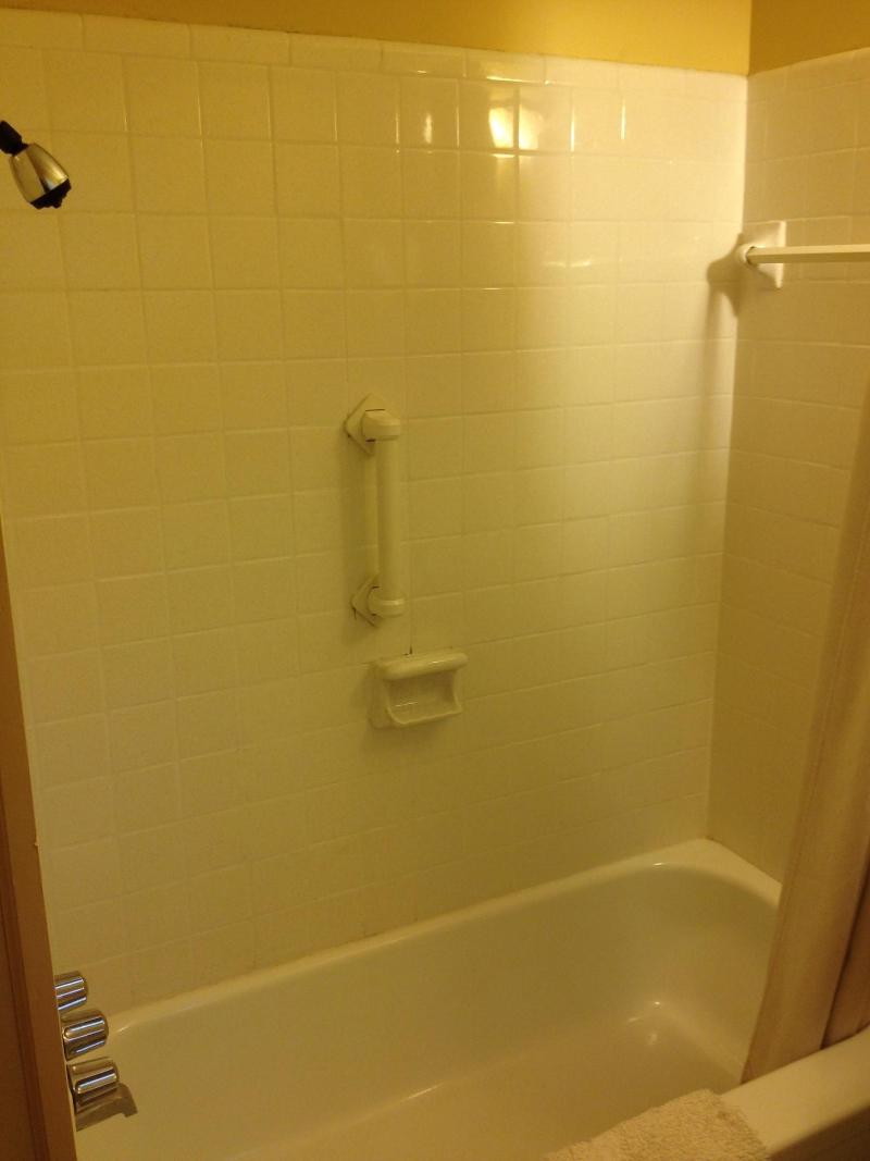 Travelowe's Motel image