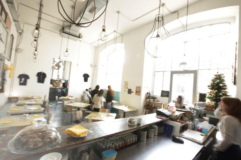 Madama Hostel & Bistrot image