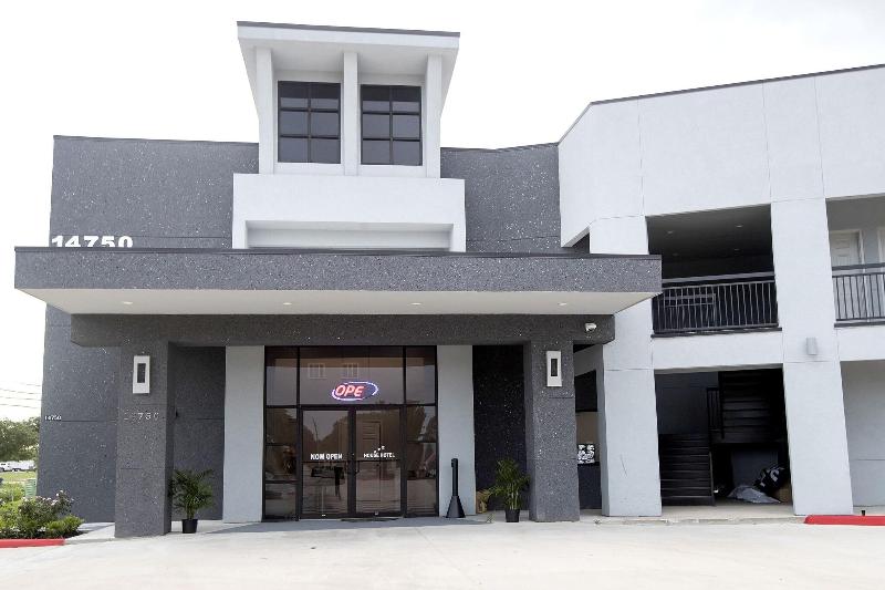 House Hotel image