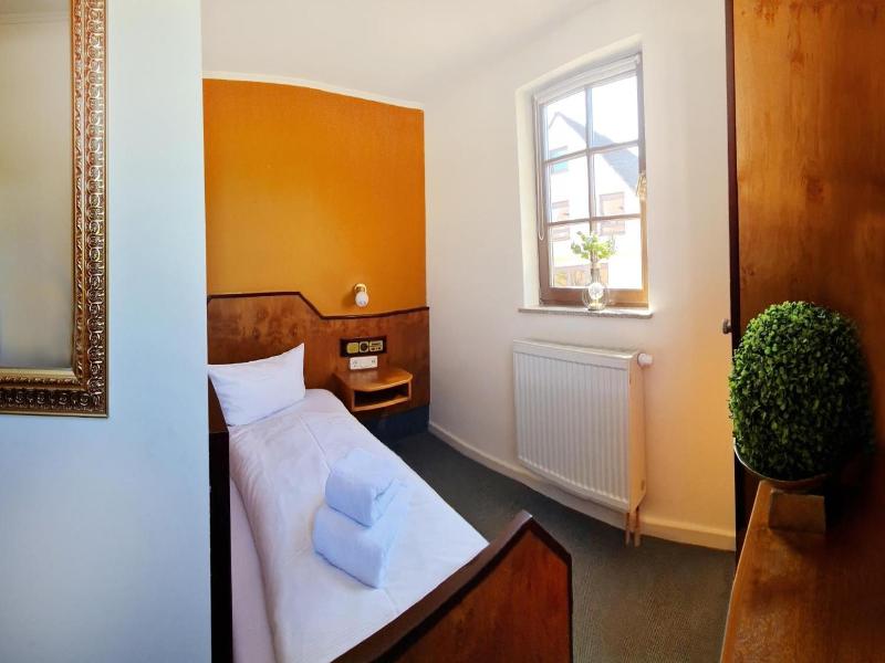 Hotel zur Waldbrücke image