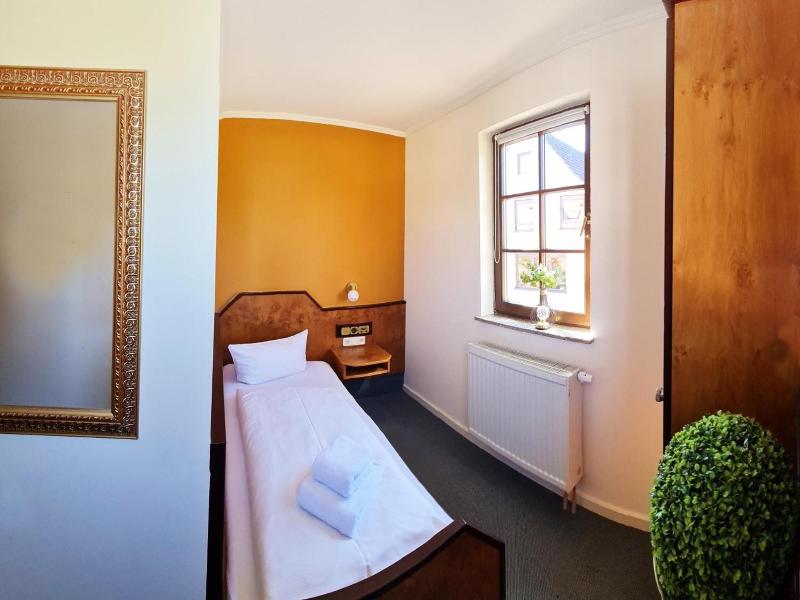 Hotel zur Waldbrücke image
