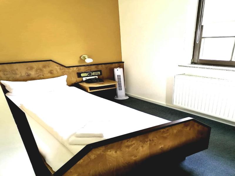Hotel zur Waldbrücke image